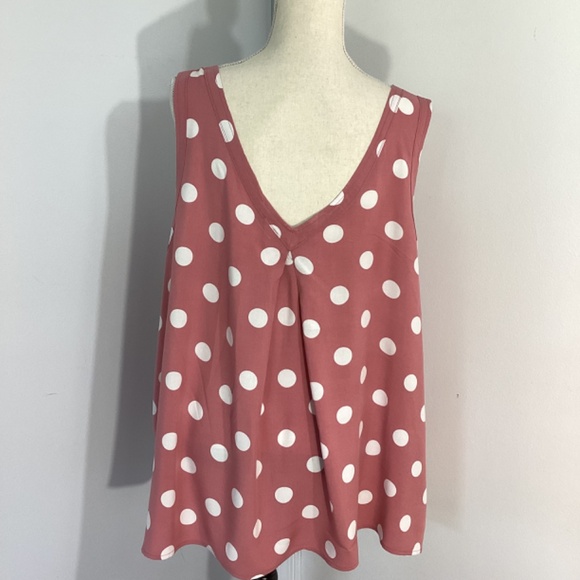 TORRID PLUS 3X SLEEVELESS TOP DUSTY ROSE WHITE POLKA DOTS CLASSIC FEMININE - Picture 2 of 8